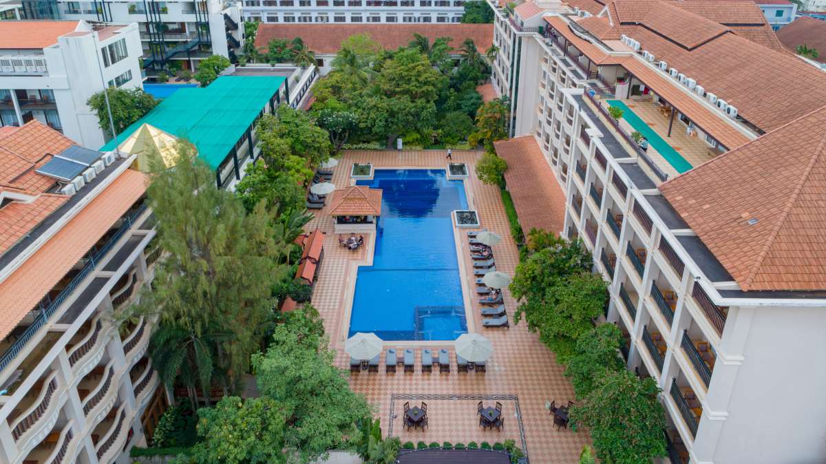 Pool View Front the Sky